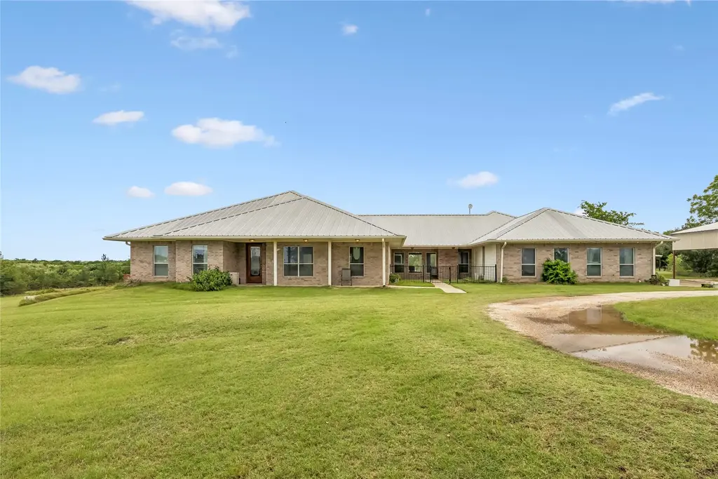 341 Windmill Hill, Salado