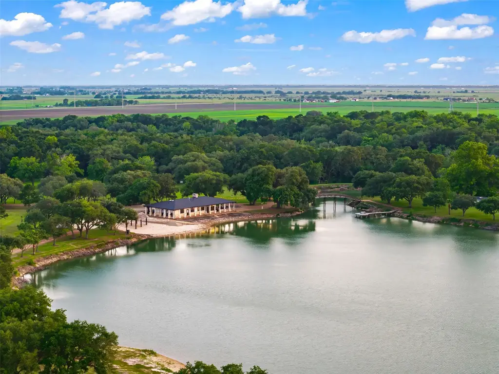 5523 Ehrman Lake Lane, Wallis