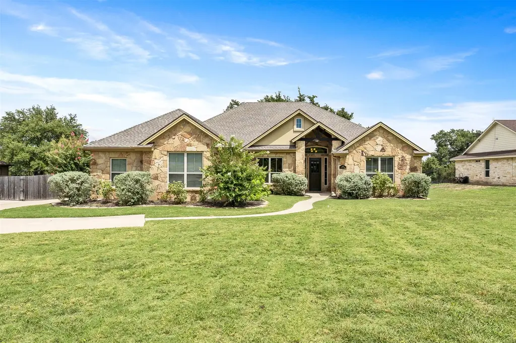 1074 Doves Landing Court, Salado