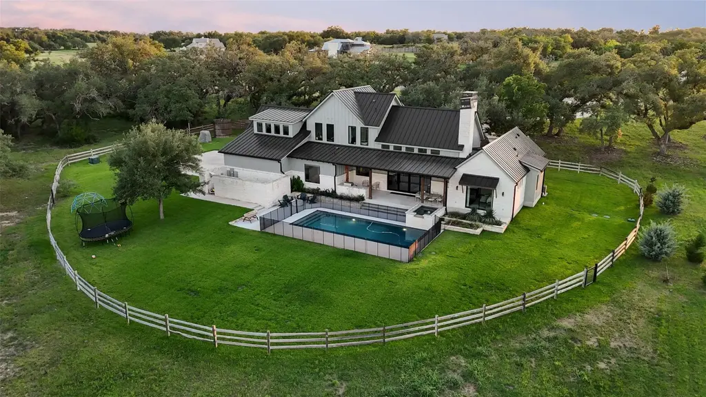 191 Flat Creek Trail, Wimberley
