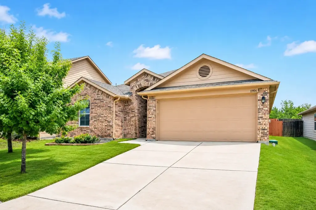 11904 Jamie Drive, Manor