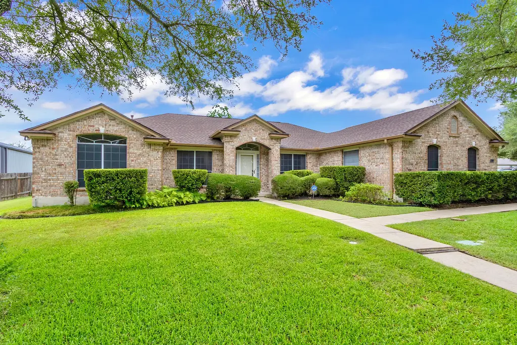 100 Adelfa Drive, Round Rock