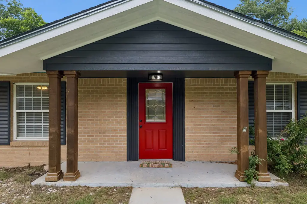 202 E Tate Street, Burnet