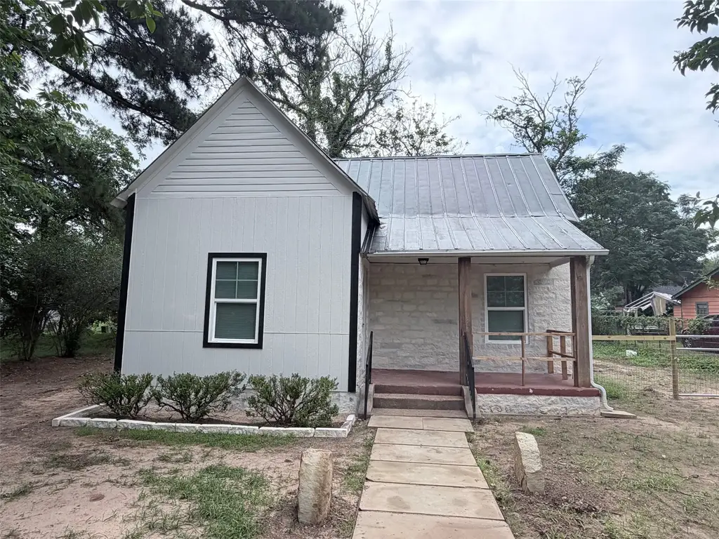 403 Taylor Street, Smithville