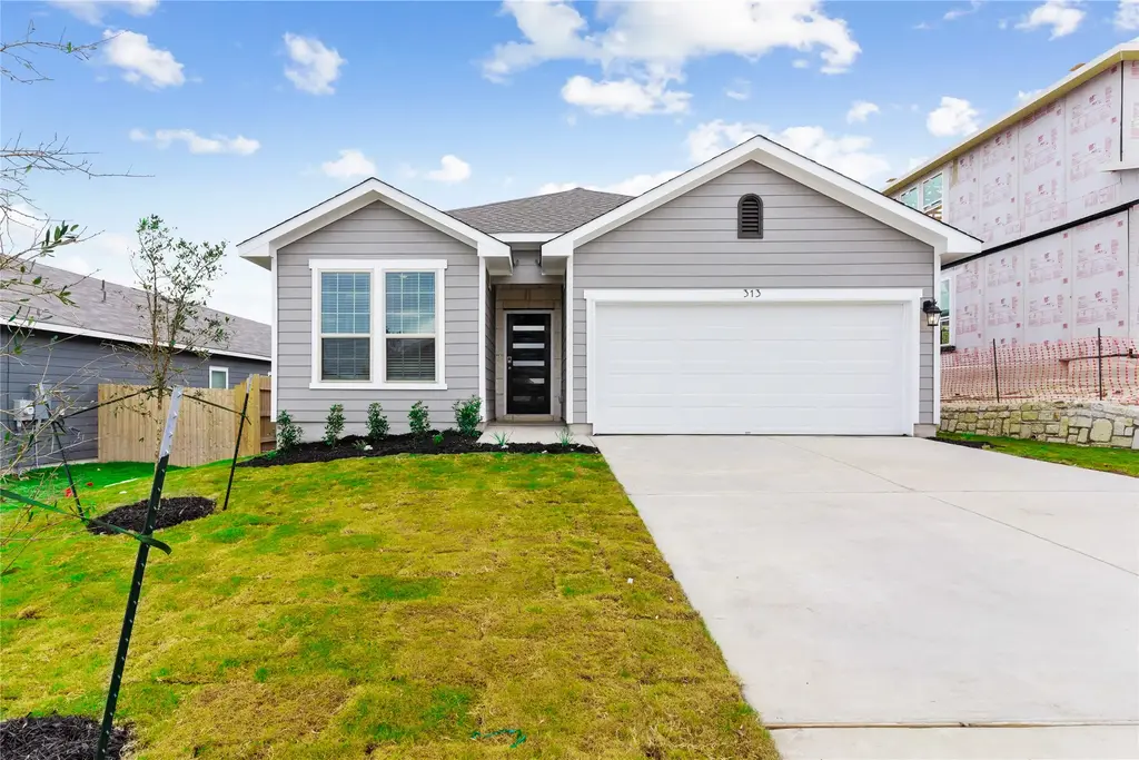 313 Mclintock Road, Jarrell