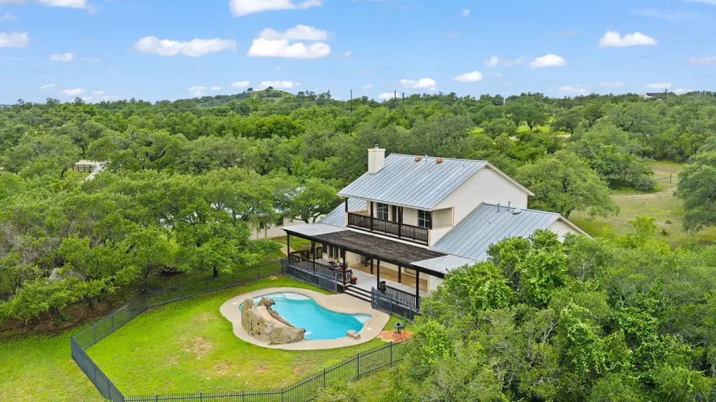 271 Summit Drive, Round Mountain