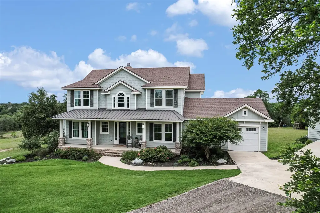 600 Abbey Road, Liberty Hill