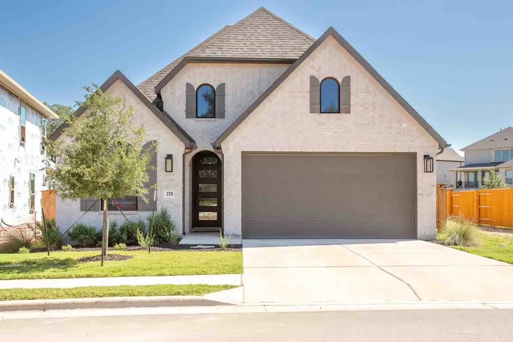 220 Basket Flower Loop, Kyle