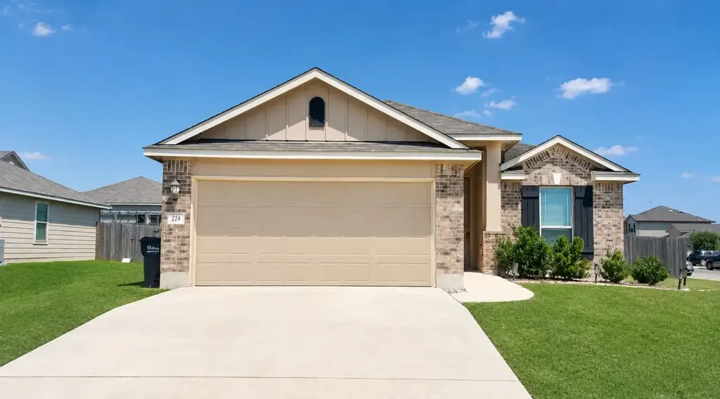 224 Blooming Trail, Kyle