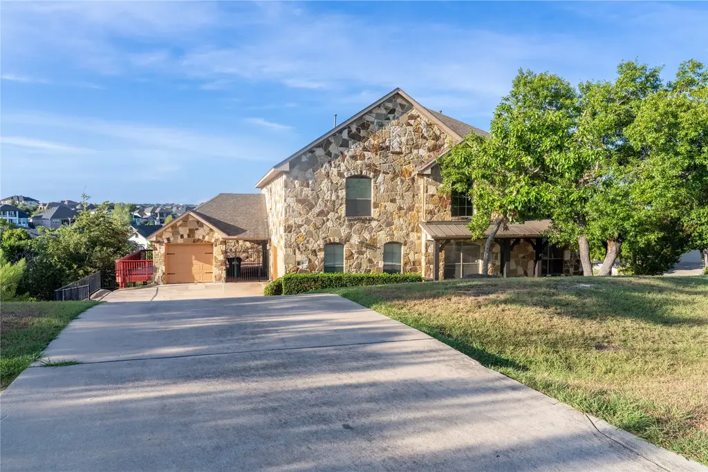 1898 Long Bow Drive, Leander
