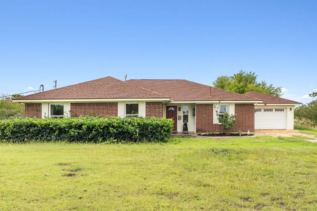 2050 County Road 129, Taylor
