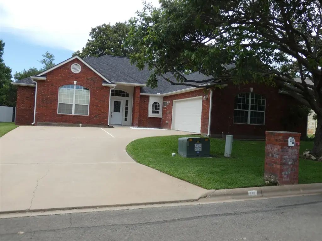 226 Muirfield Street, Meadowlakes