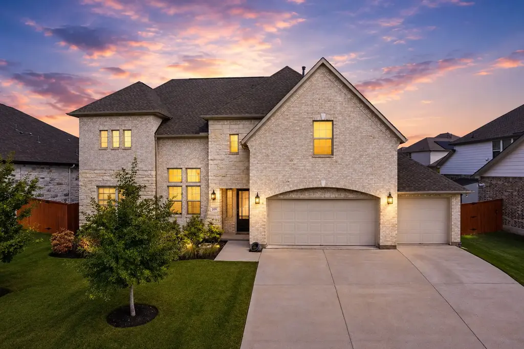 209 Rio Ranchero Road, Georgetown