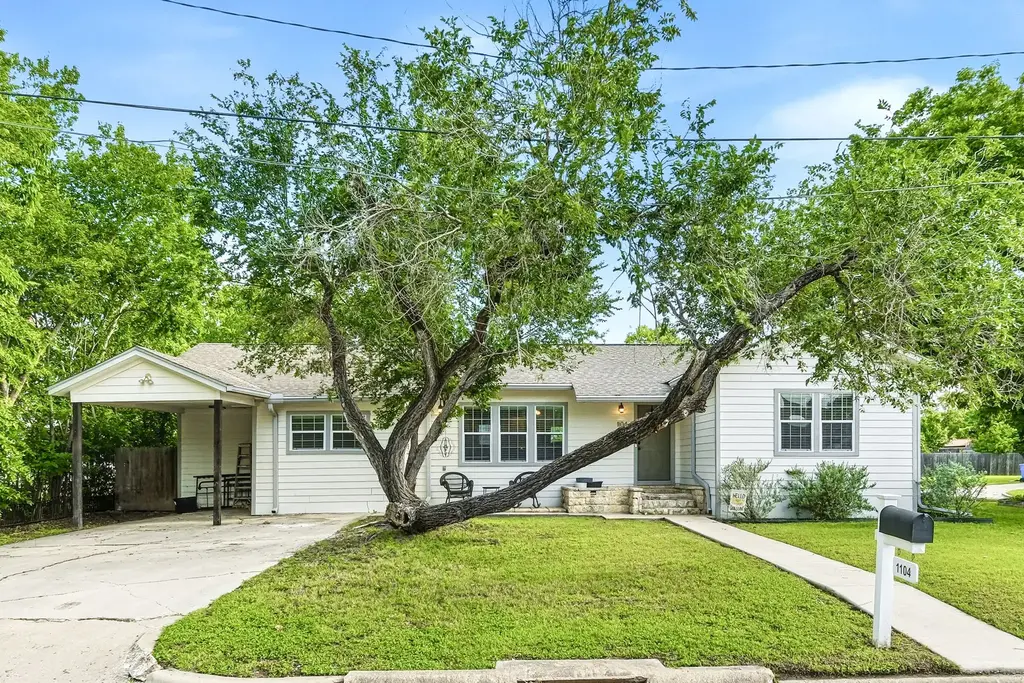 1104 W 7th Street, Taylor