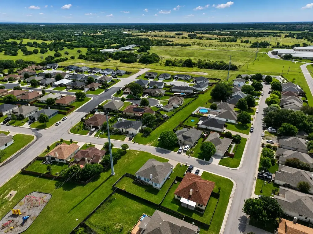 208 Cailin Court, Burnet