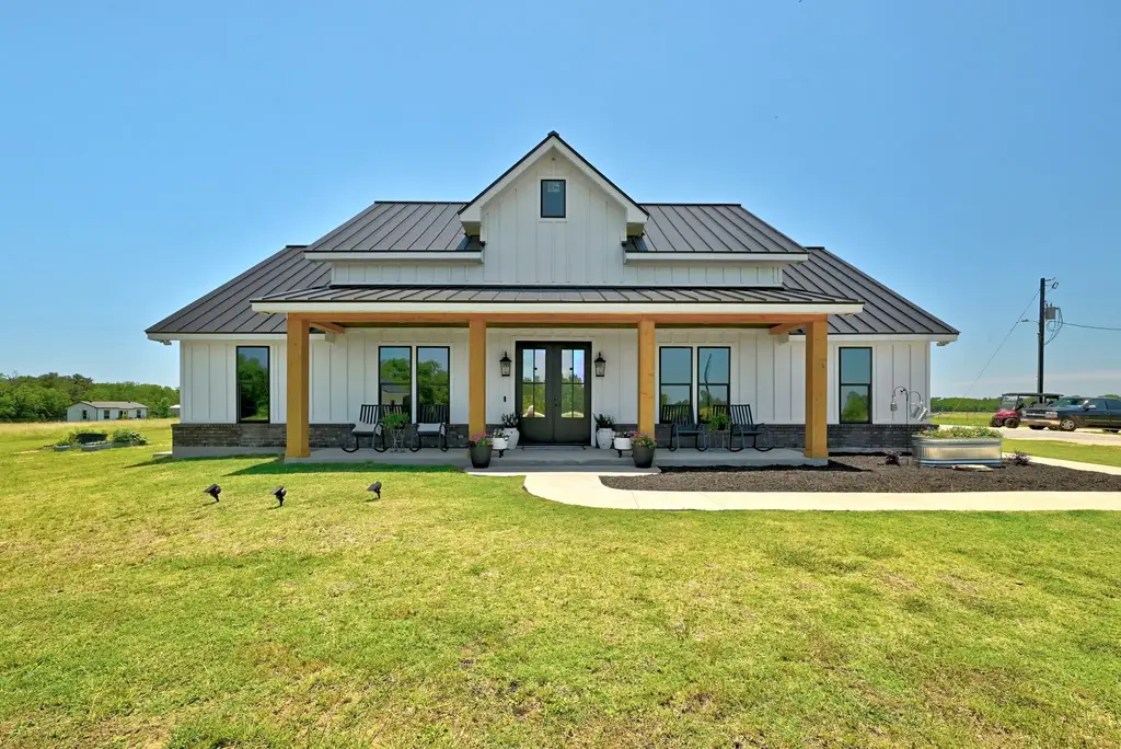 2889 Old Mcmahan Road, Lockhart