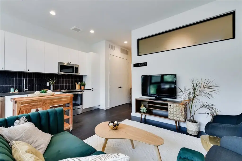 800 Embassy Drive 416, Austin