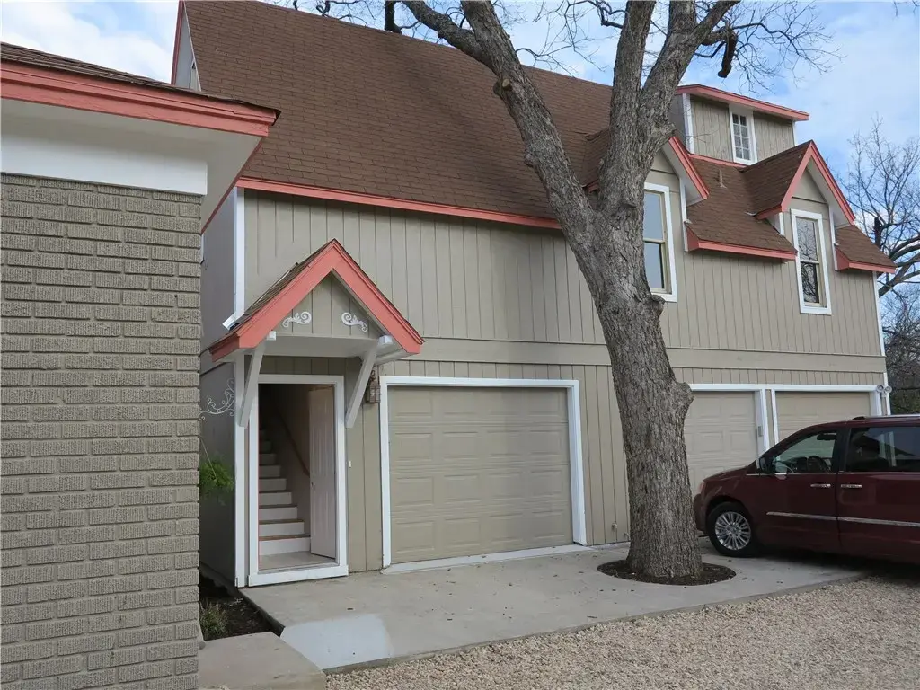310 W University Avenue B, Georgetown