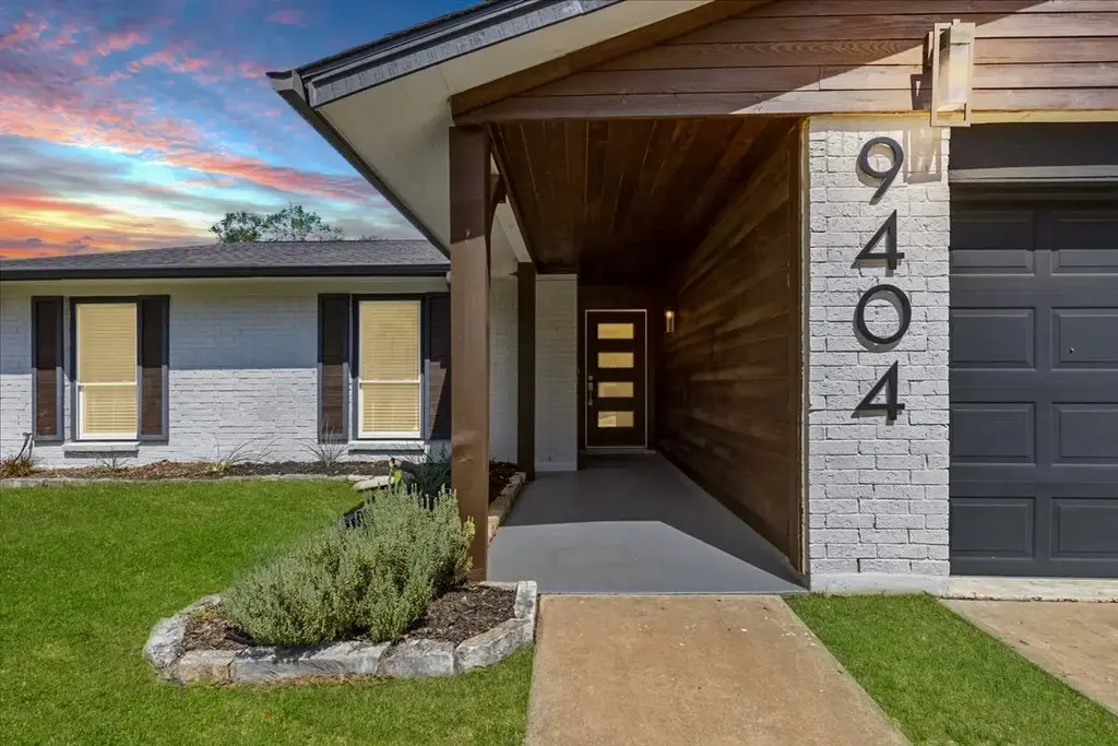 9404 Meadow Vale, Austin