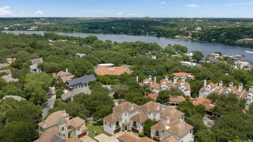 1910 Rue De St Tropez 6, Austin