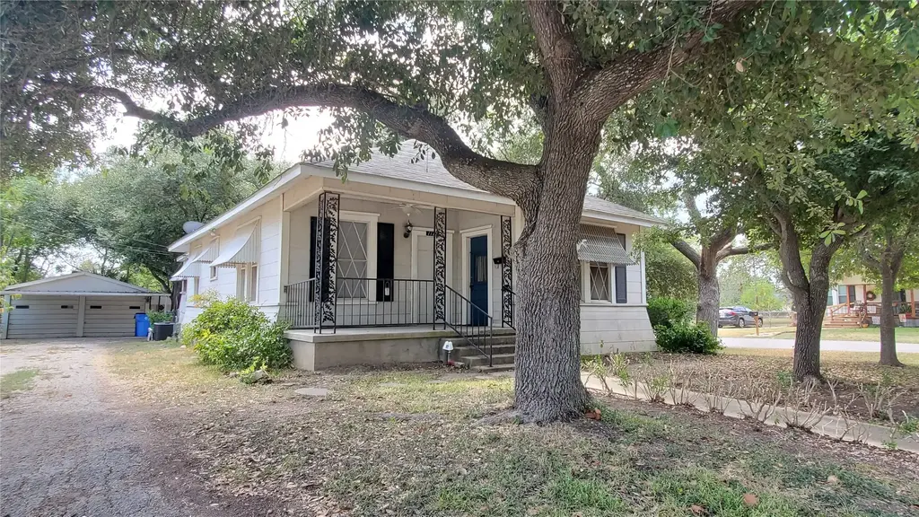 1117 W 4th Street, Taylor