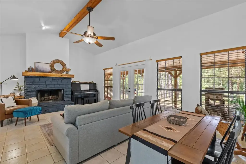 120 Lake Point Way, Bastrop