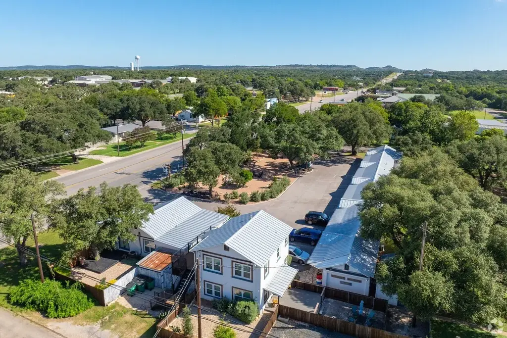 902 Main Street, Blanco
