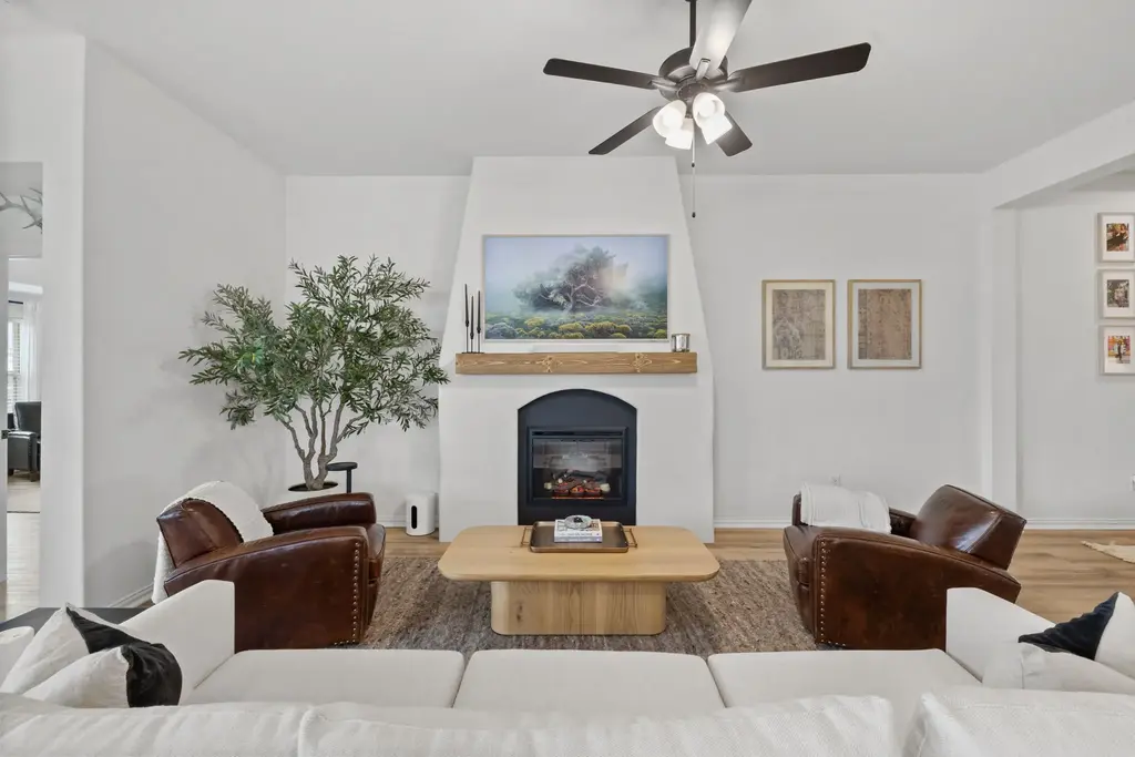330 Bay Breeze Drive, Kyle
