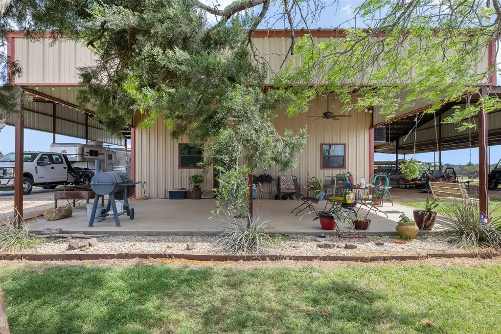 131 County Road 279, Kosse