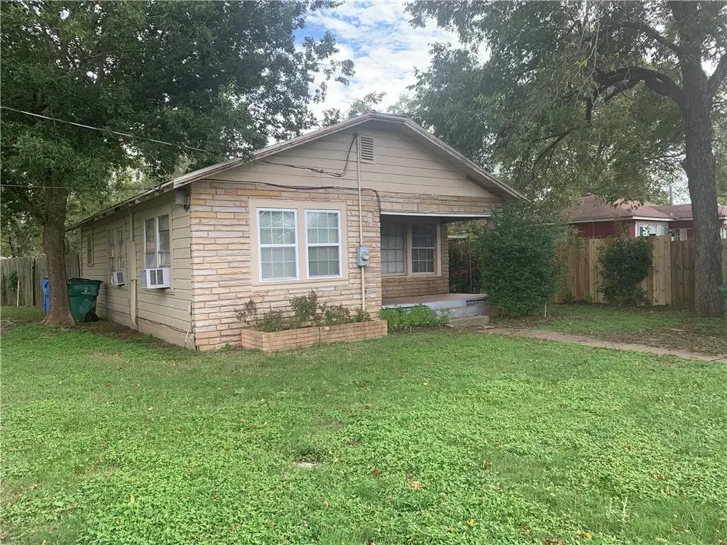2305 Main Street, Bastrop