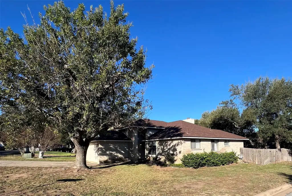1103 Deepwoods Trail, Leander