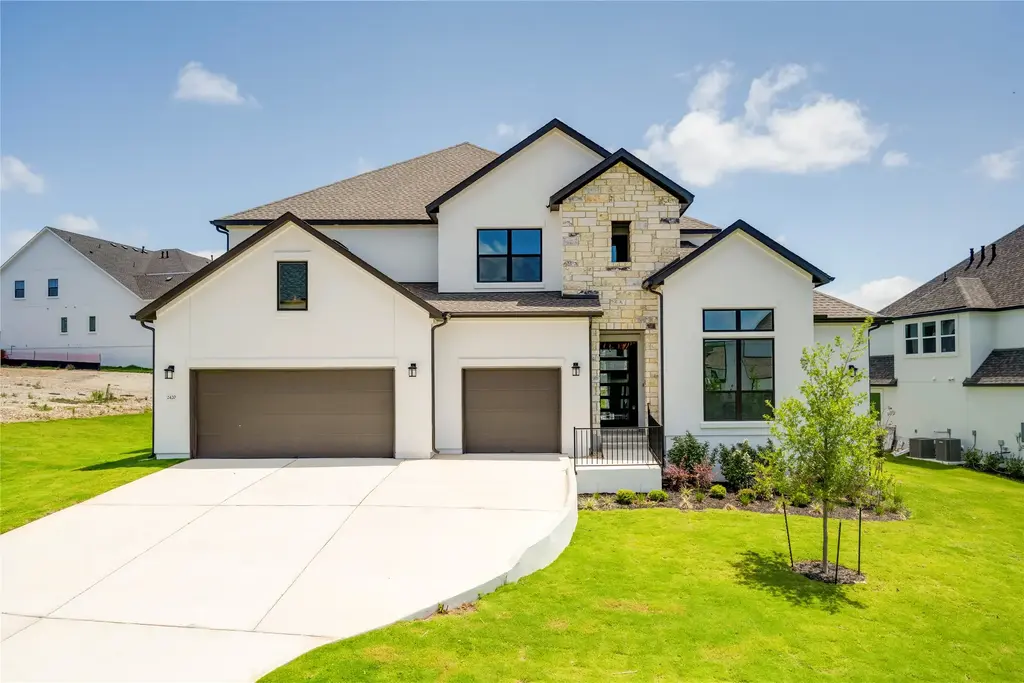 2420 Sondrio Bend, Leander