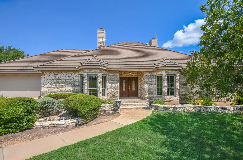 2104 Chipshot Court, Spicewood