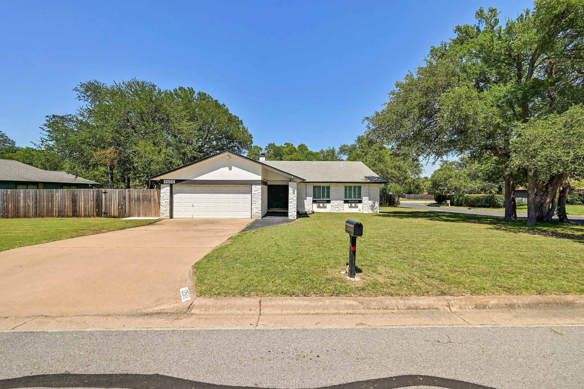 Photo of Listing #2437569