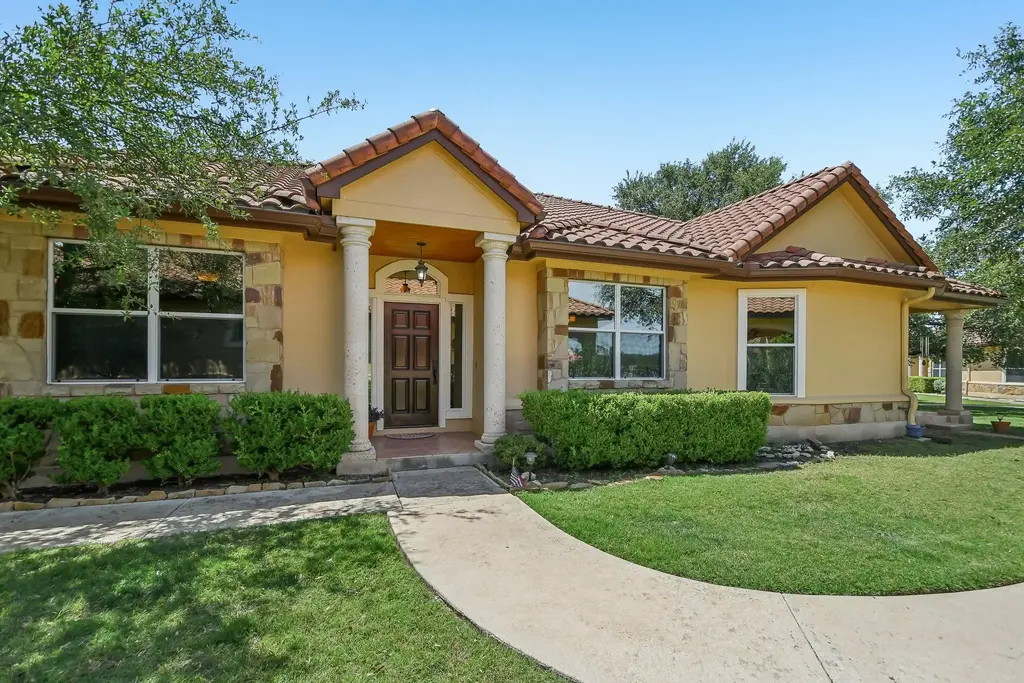 2004 American Drive 2, Lago Vista