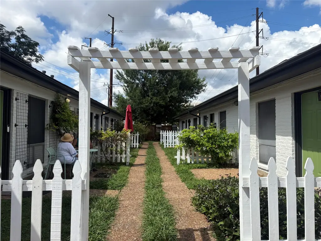 600 W 51st Street 103, Austin