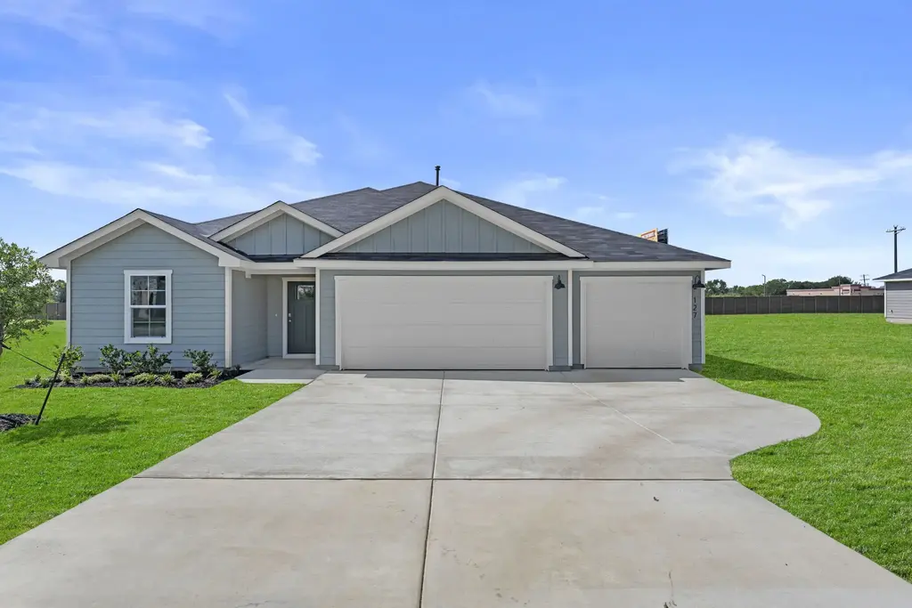127 Union Pacific Drive, Cedar Creek