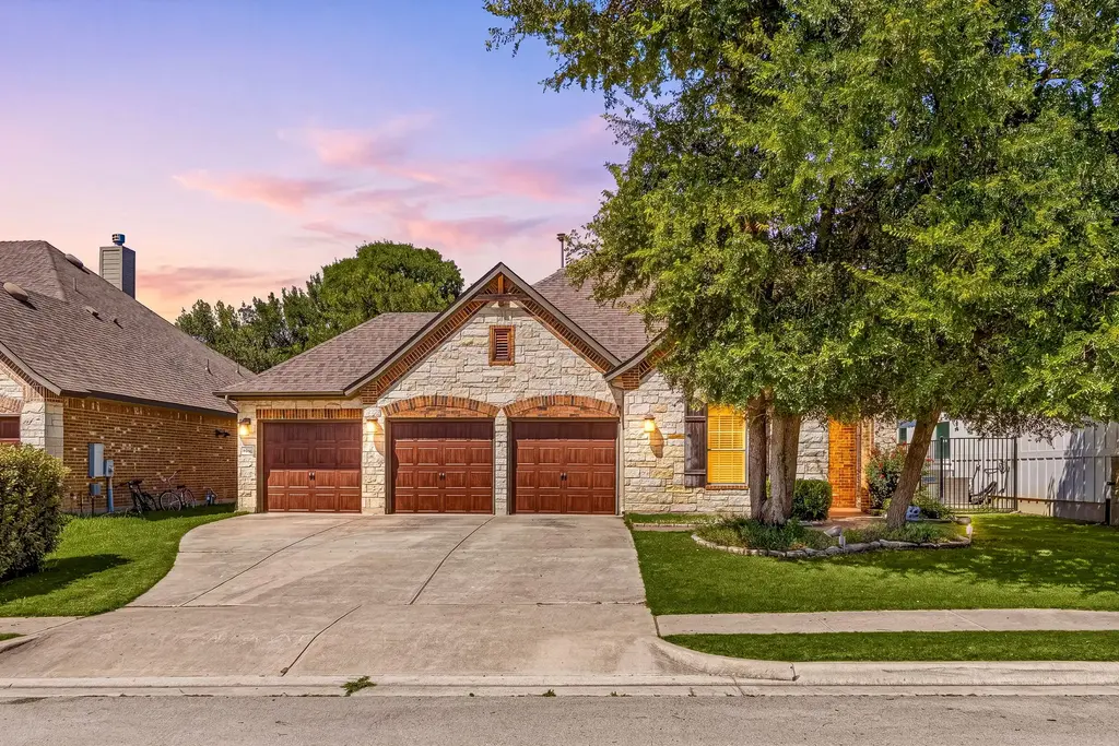 332 Ancient Oak Way, San Marcos