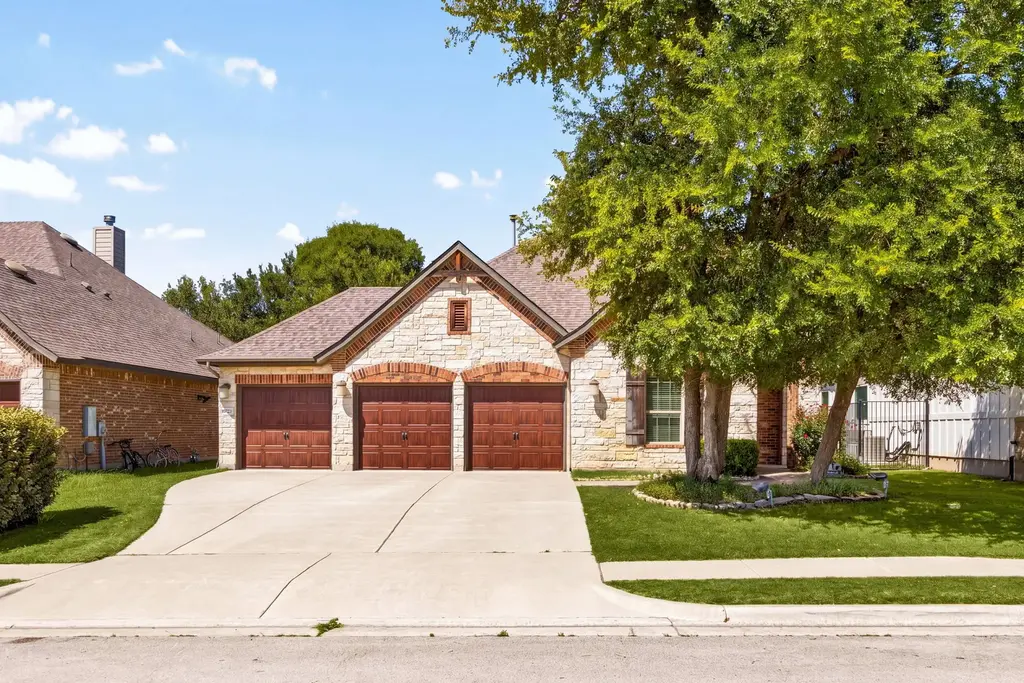 332 Ancient Oak Way, San Marcos