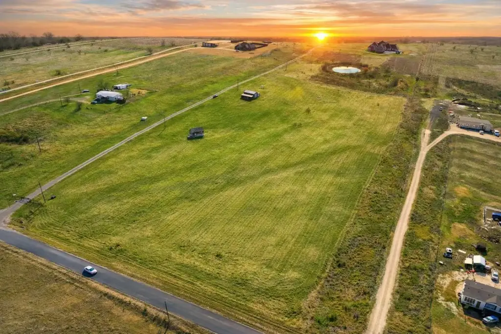 668 County Road 451, Taylor