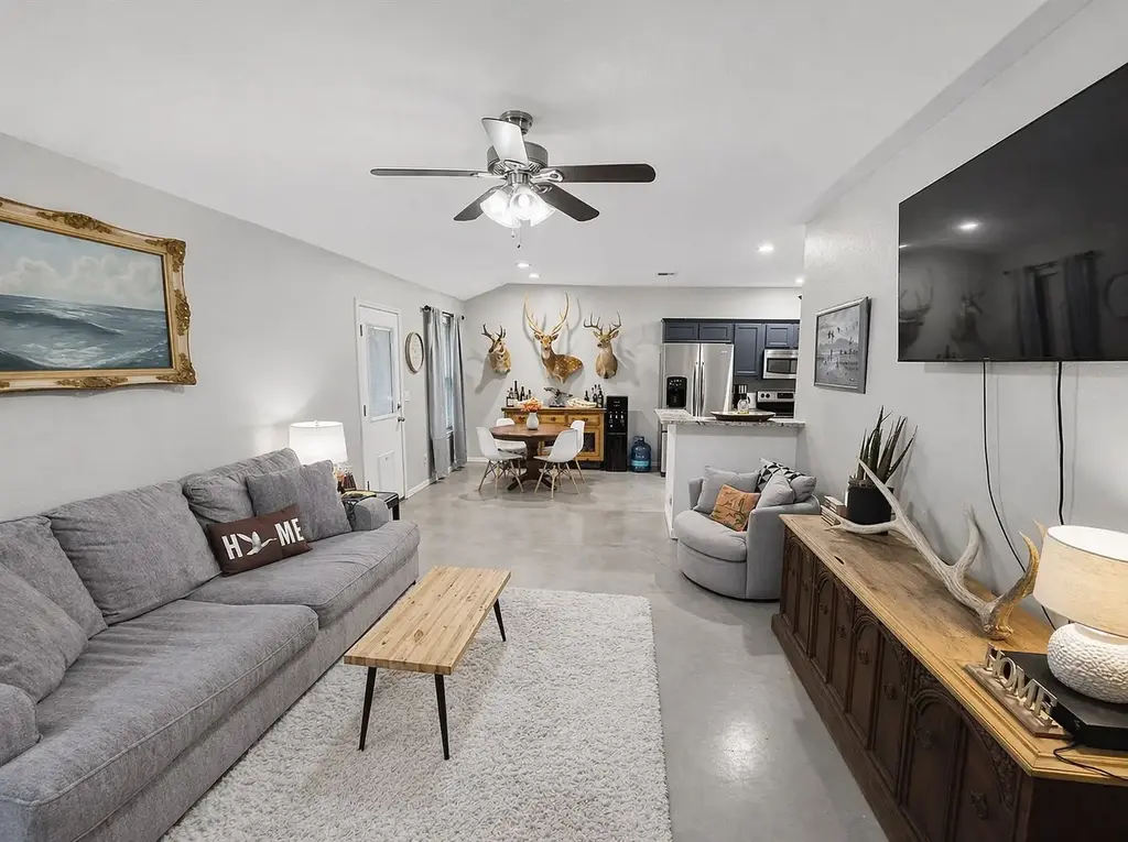 1202 E Avenue F, Lampasas