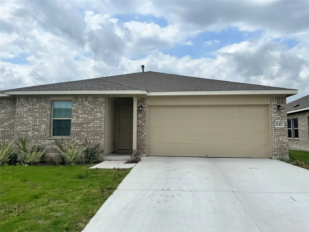 12421 Ostrich Trail, Manor
