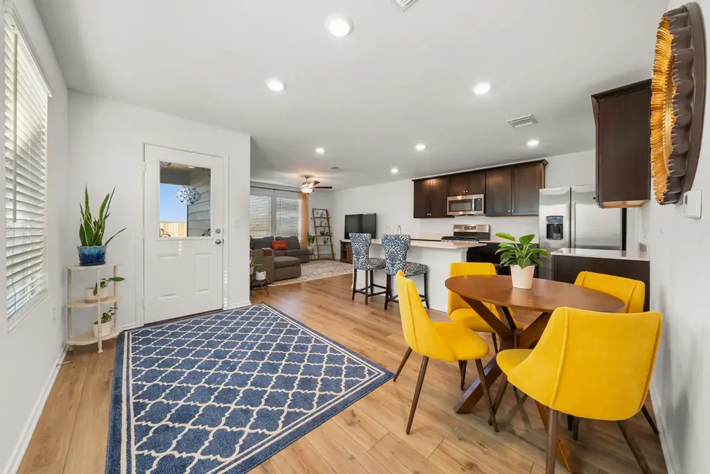 7204 Sparkling Light Drive A, Del Valle