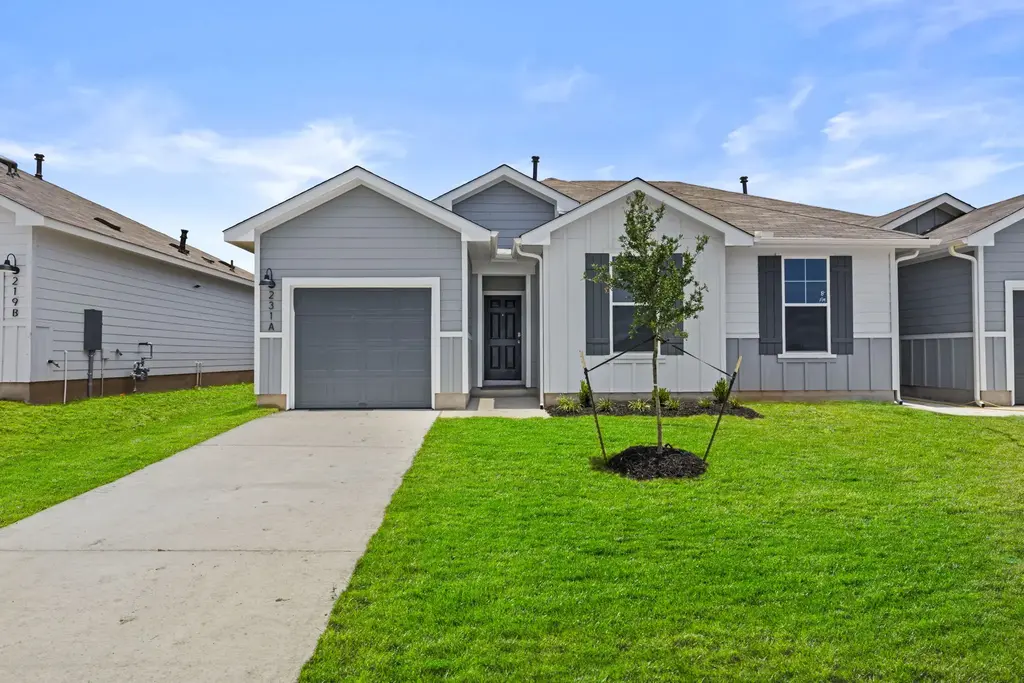231 Harrison Crossing A, Kyle