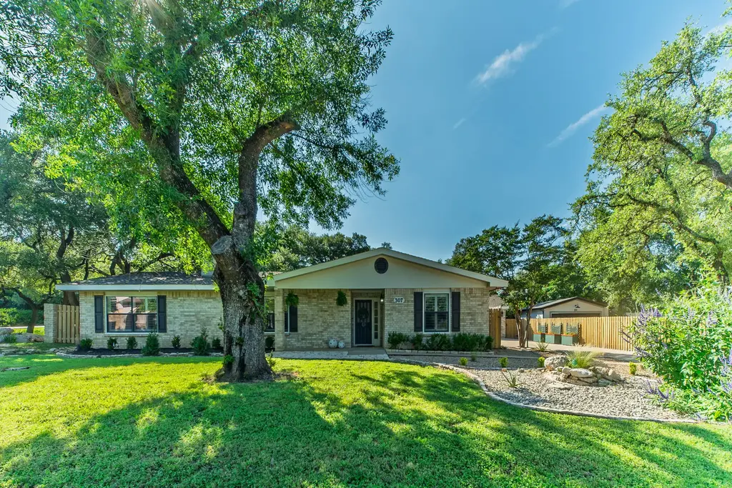 307 Lakeway Drive, Lakeway