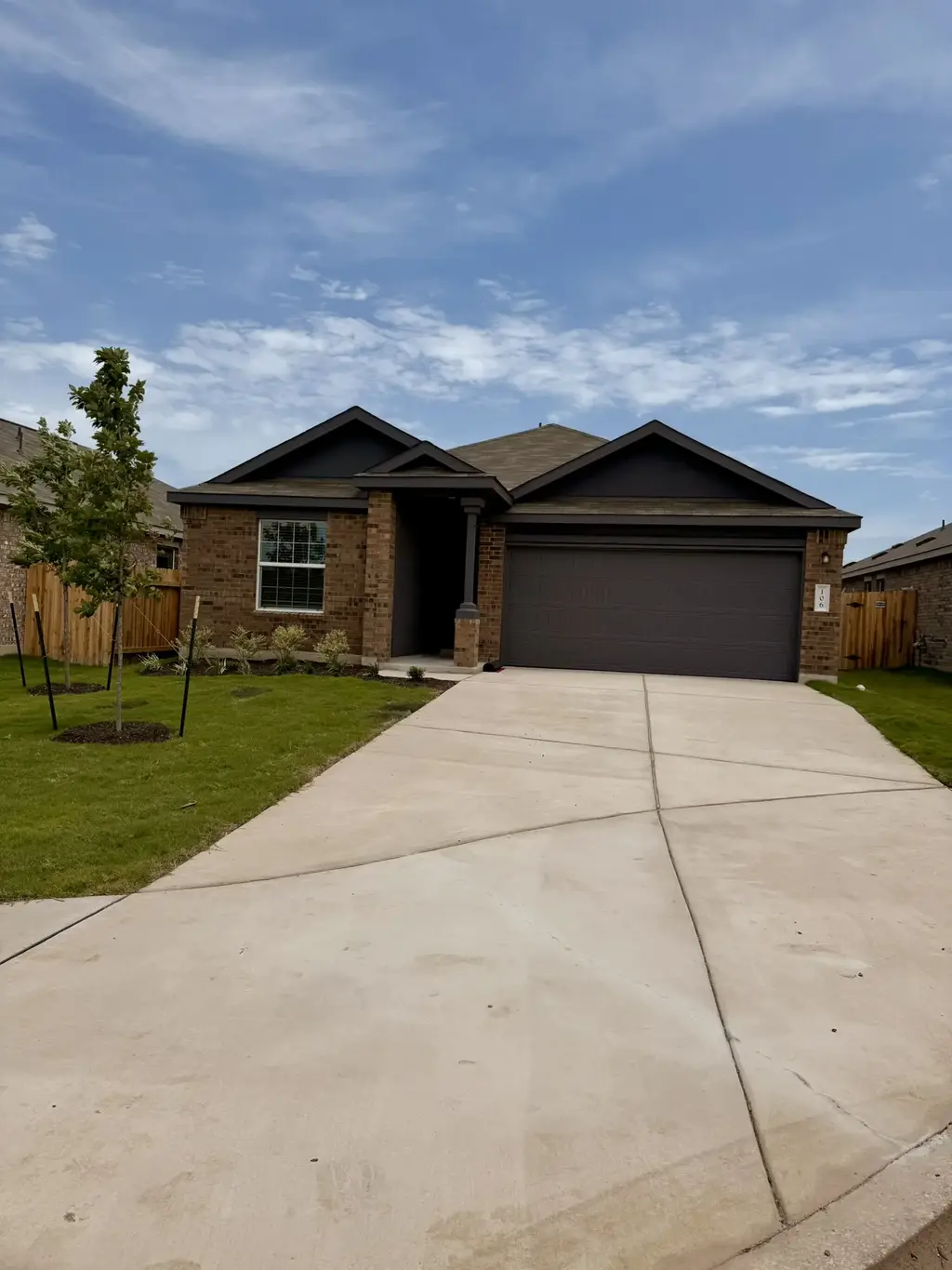 106 Camargue Dr, Hutto