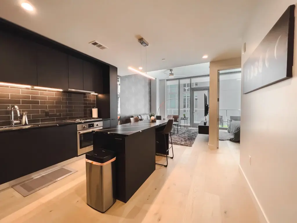 44 East Avenue 1702, Austin