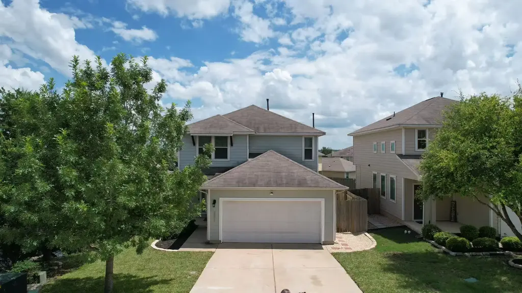 251 Triumph Road, Buda