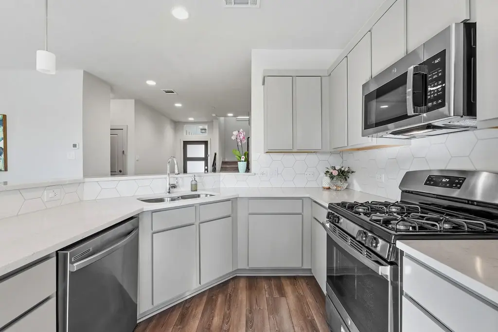 2260 Local Rebel Loop, Leander