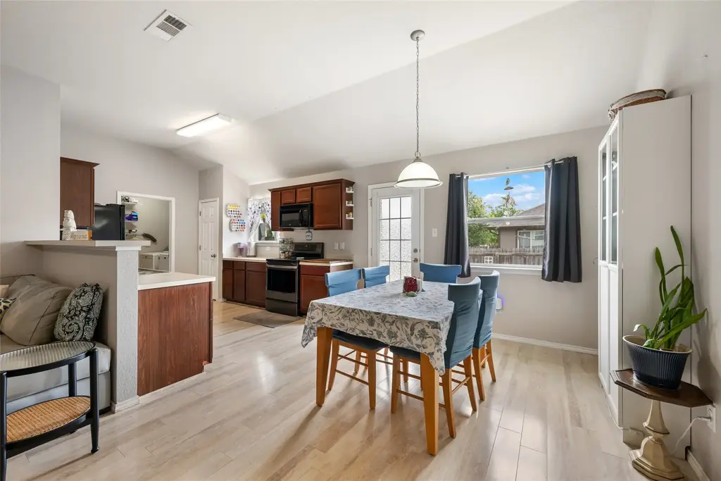 144 Calcite Lane, Jarrell
